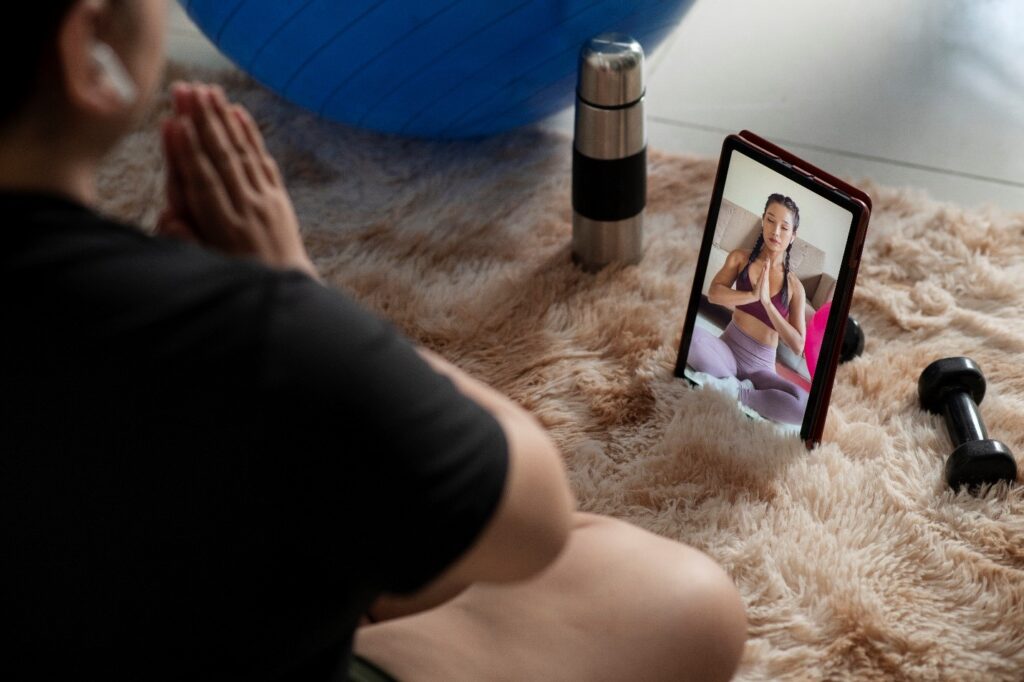 Online Coaching Platform UAE: Why Busy Professionals Are Ditching the Gym for 1-on-1 Virtual Personal Training
